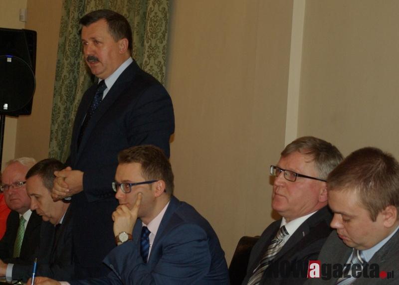 Ile zarabia etatowy członek zarządu powiatu Sławomir Błażewski?