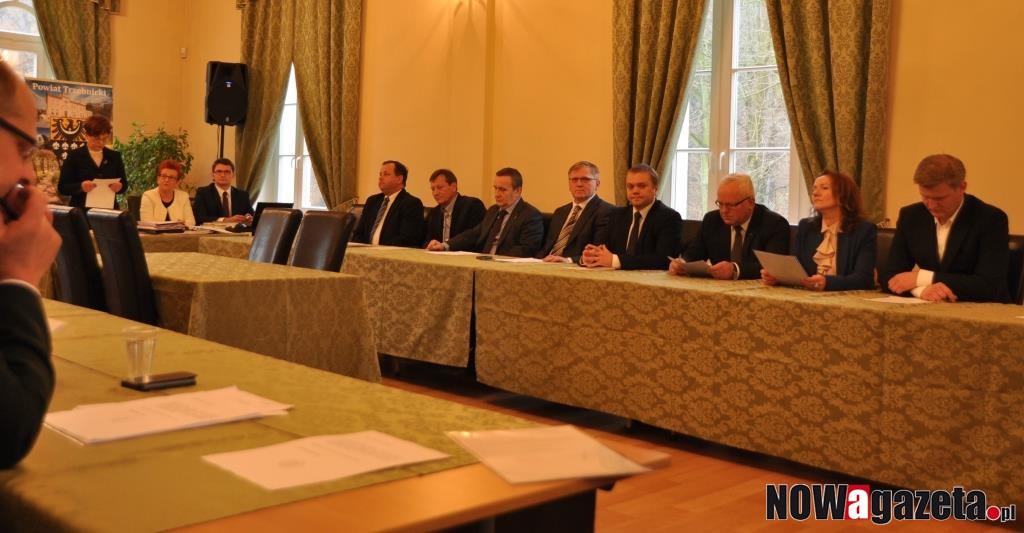 Konkurs na sekretarza uszyty na miarę?