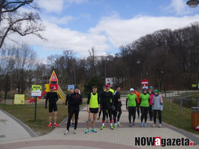 Las Bukowy przywitał biegaczy