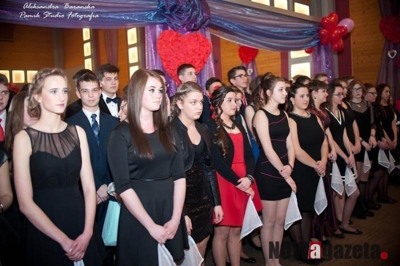 Uroczysty bal gimnazjalny w Zespole Szkół Dwujęzycznych