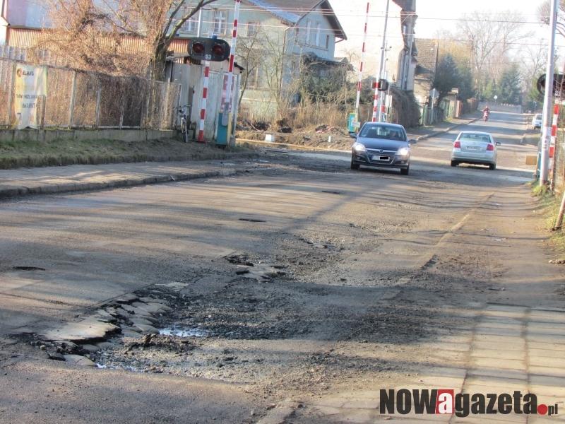 Przejazd nowy, a ulica dziurawa