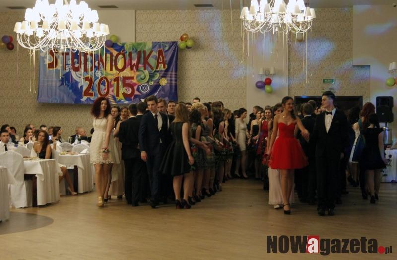 Studniówka ponad 100 maturzystów