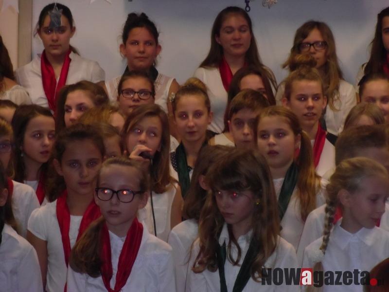Lekcja tradycji- jasełka, kiermasz i Wigilia w Szkole Podstawowej nr 2 w Trzebnicy