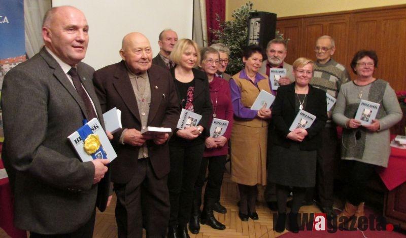 Brzask rozświetla drogę historii
