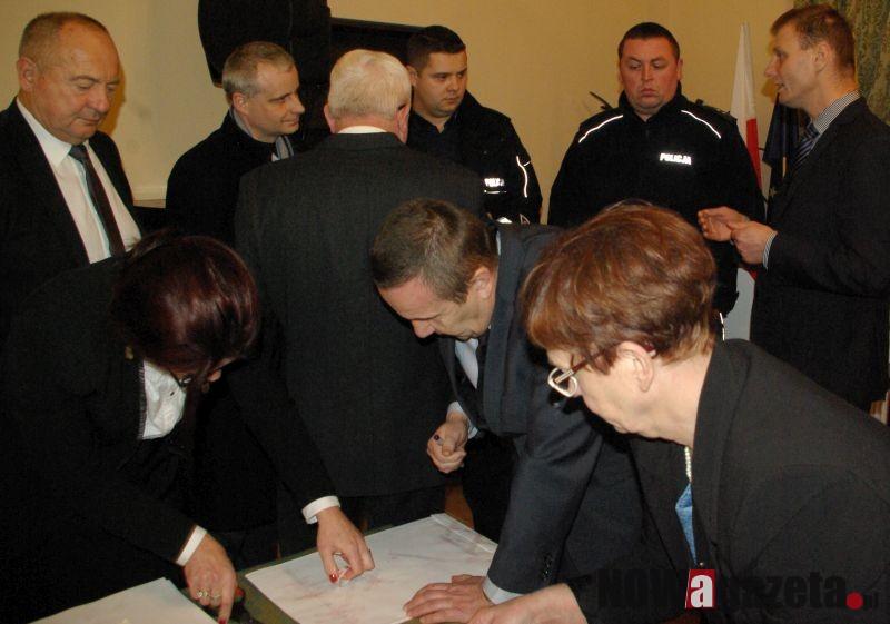 Nowy starosta czy sfałszowane wybory? Policja na sesji Rady Powiatu 