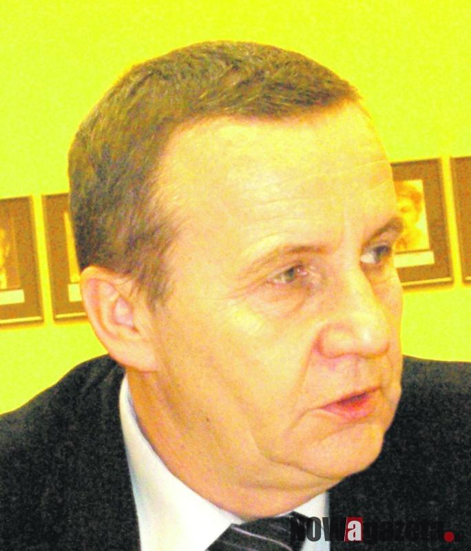 Burmistrz i wiceburmistrzowie uciekają do powiatu