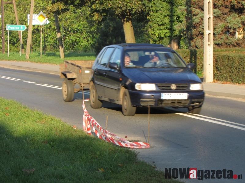 Po naszej interwencji naprawiają kratki ściekowe