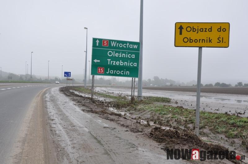 Lawina błota runęła na zajazd
