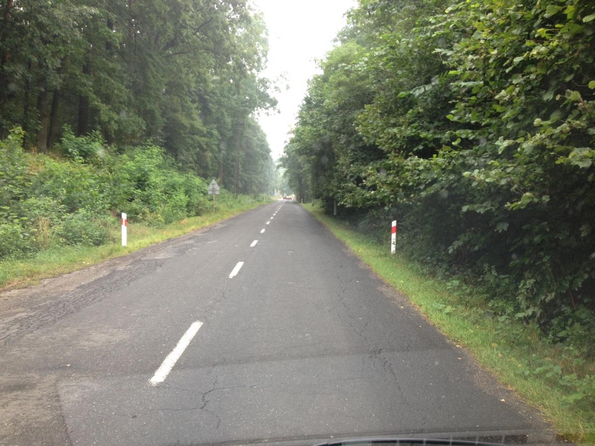 Stawiają słupki na drodze do Osolina