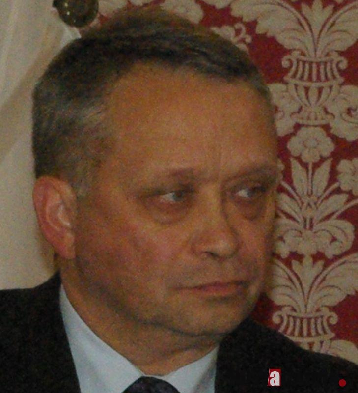 Co robi władza?