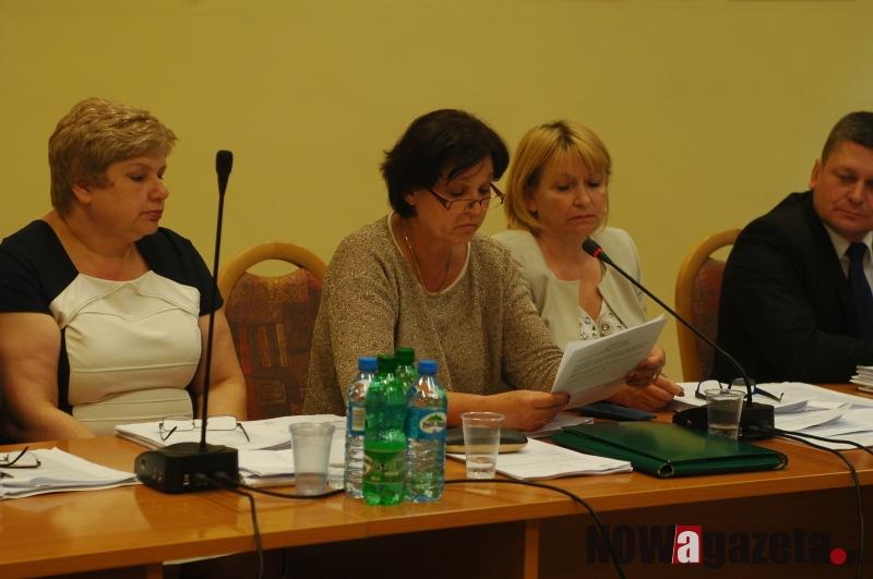 Sceny jak z filmu Barei, brakowało tylko szafy