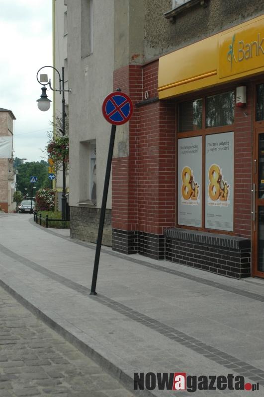 Szedł przez miasto, pijany i wszystko niszczył