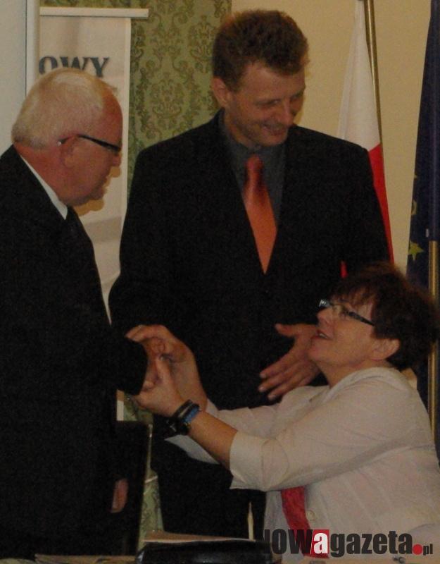 Radny chce zatkać usta urzędnikom