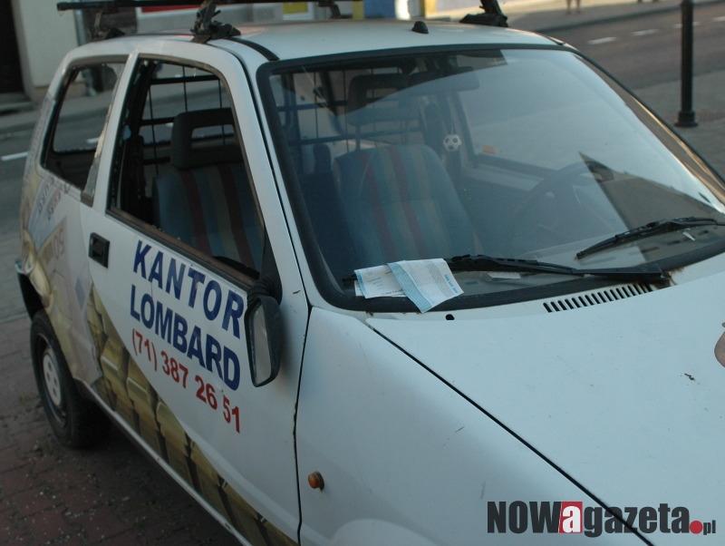 Czy samochód-reklama zostanie usunięty z parkingu?