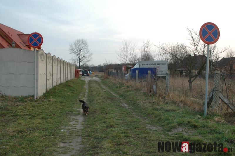 Zakaz zatrzymywania i postoju na polnej drodze