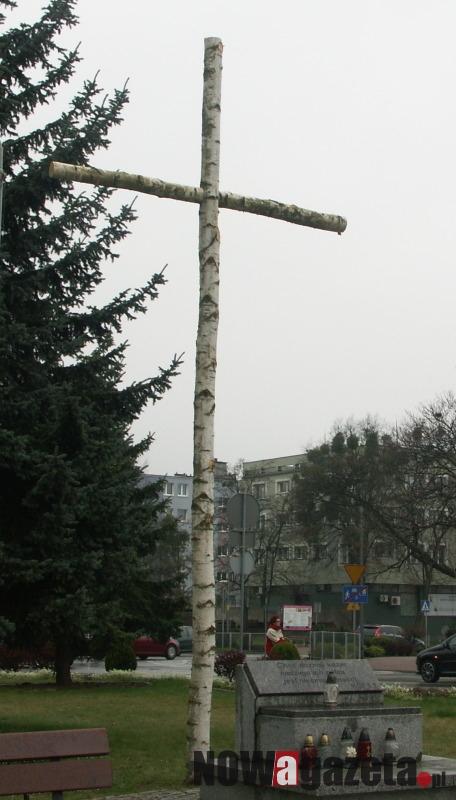 Krzyż katyński z brzozy (tymczasowo)