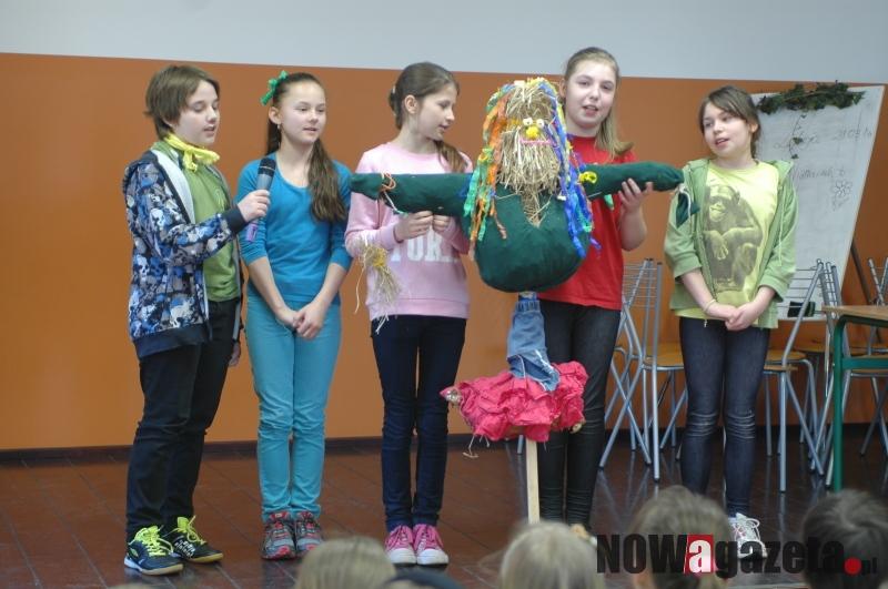 Pożegnanie zimy przez uczniów trzebnickiej 