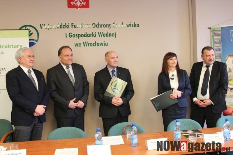 Budowa kanalizacji w mieście i na wsiach zakończy się w 2015 roku