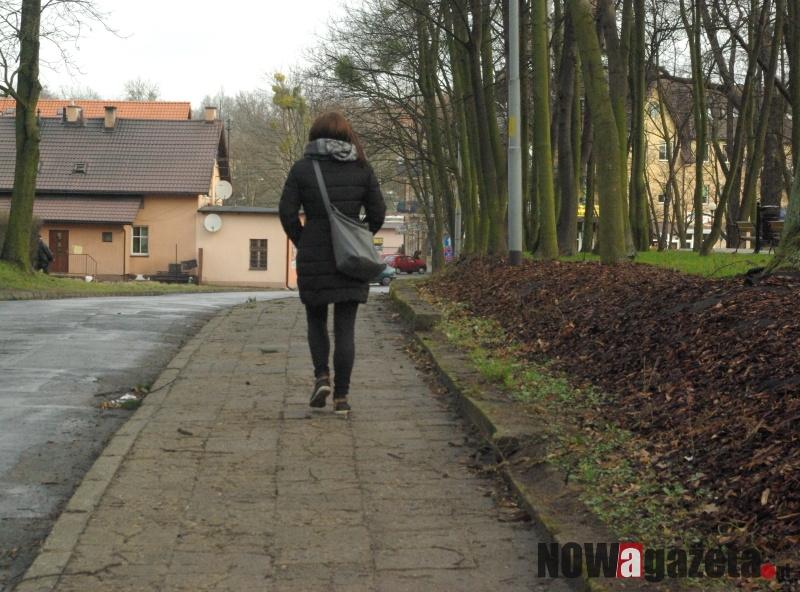 Po rewaloryzacji parku remont chodnika