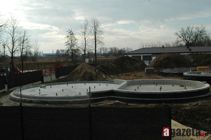 Postęp prac na basenie zgodnie z planem