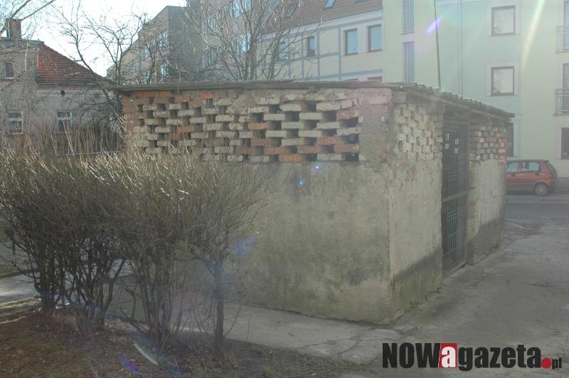 Kto usunie pokruszony azbest ze śmietnika?