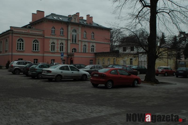 Nowy parking za siedzibą starostwa