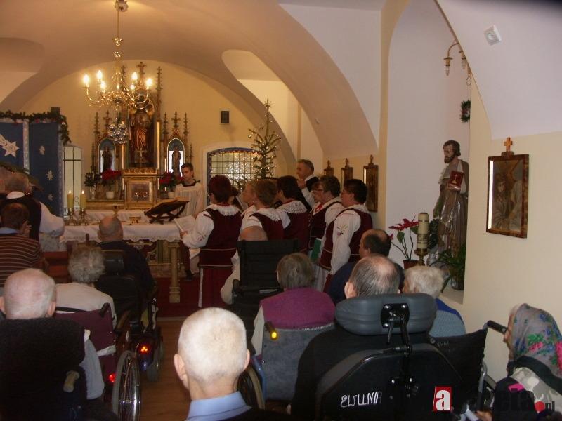 Z kolędami w klasztornym ośrodku