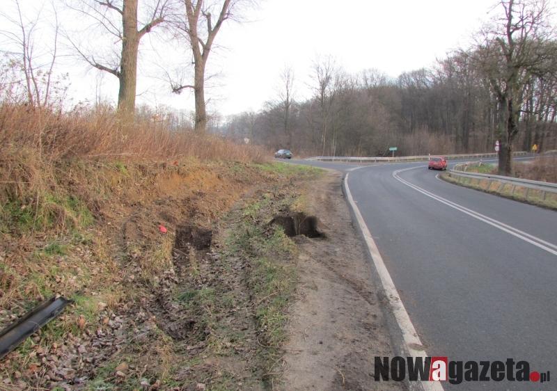 Wielkie samochody wypadają z drogi