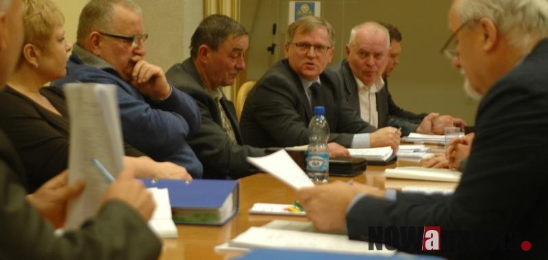 Radni: Gdzie jest próg? Burmistrz: U mnie w domu!