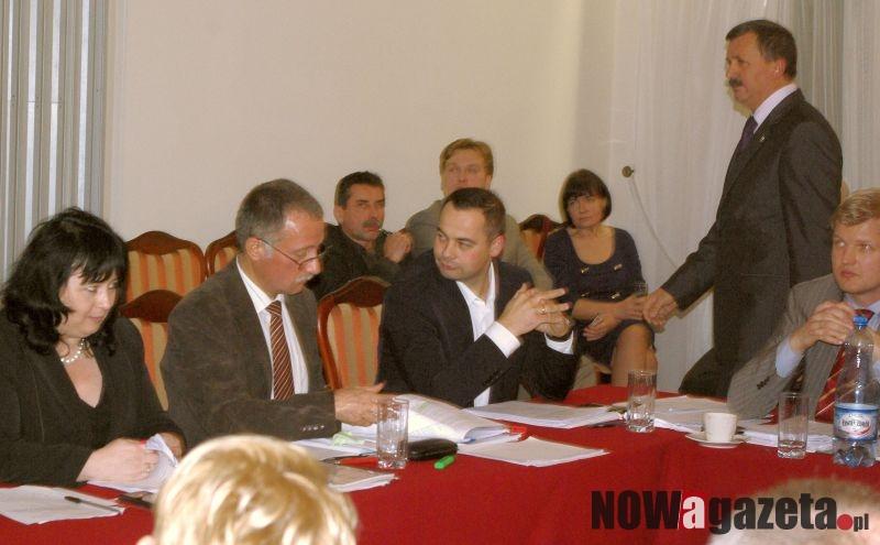 Radni obniżyli pencję burmistrzowi Błażewskiemu