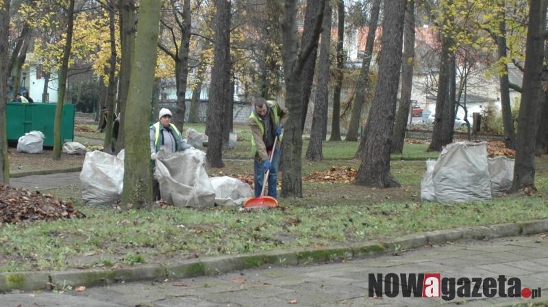 Sprzątanie miasta przed zimą