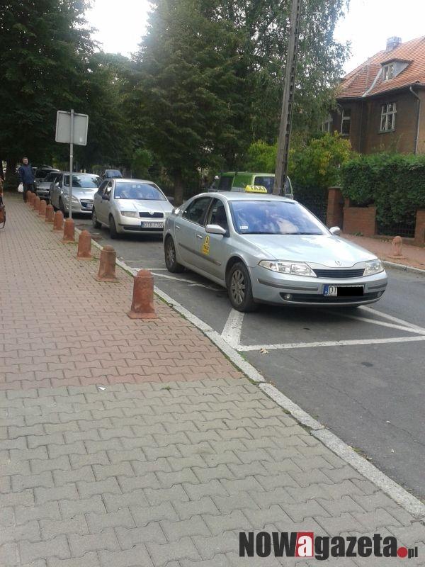Problem z parkingiem dla niepełnosprawnych pod przychodnią