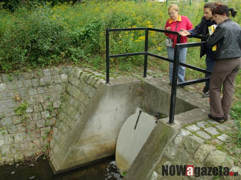 Sporu Toya – starostwo ciąg dalszy: szosa odcięta od rowu