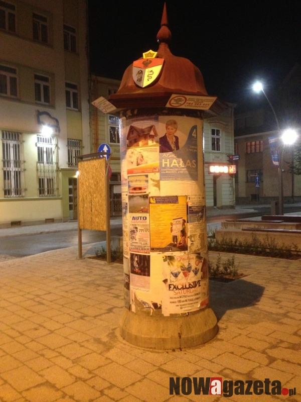 Gmina bez pozwoleń rozebrała przedwojenny słup ogłoszeniowy