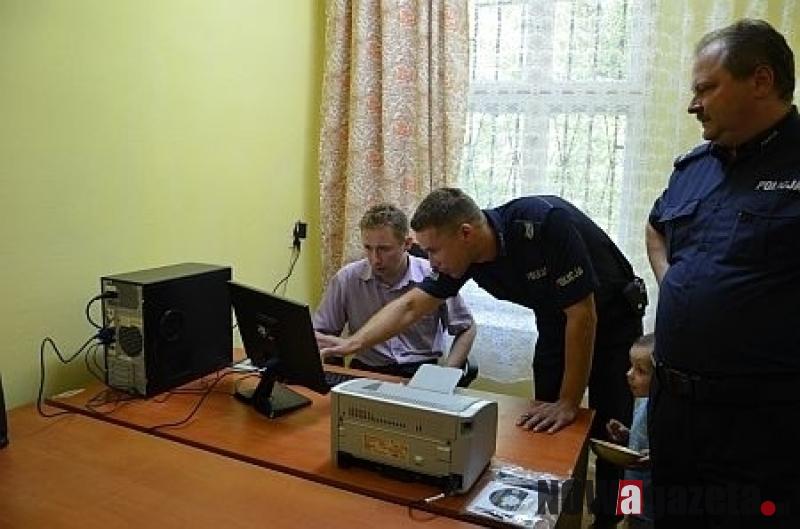 Nowe komputery dla policjantów z Zawoni
