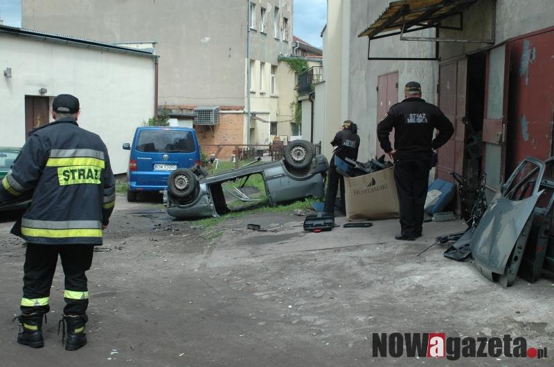 Fiat zapalił się podczas rozbiórki