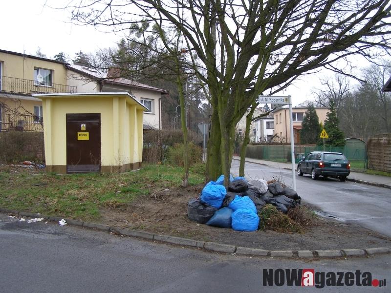 Śmieci przy transformatorze