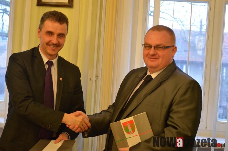 Umowa na budowę basenu podpisana