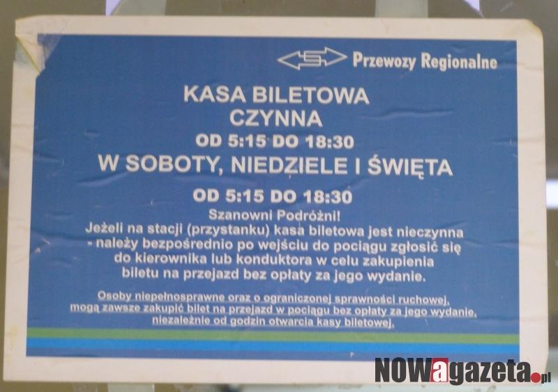 Rozkład za szybą, a pasażerowie marzną