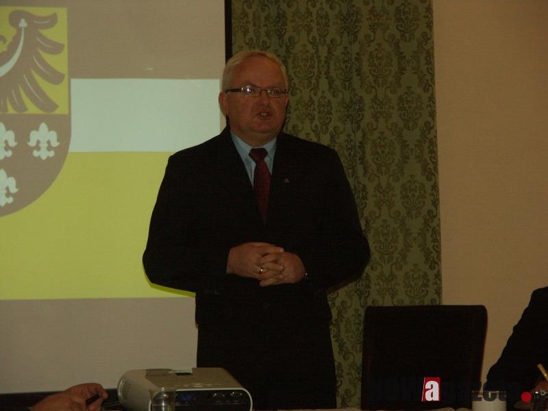 Anonimowe oskarżenia pod adresem nauczycieli i tajemnicza przerwa radnego