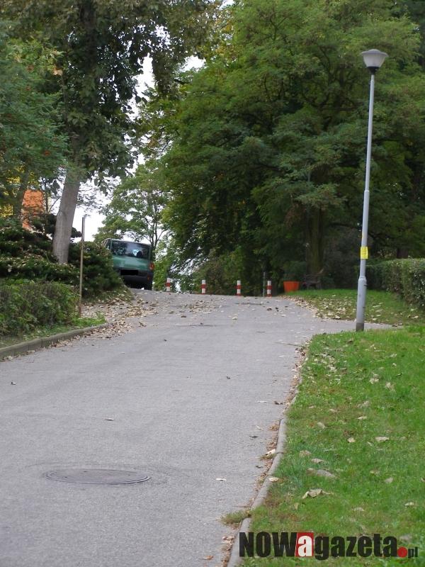 Zamknęli drogę, bo tak chcieli mieszkańcy