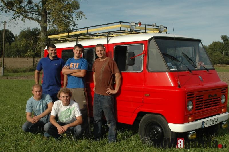 Męska ekipa wyrusza na pomoc dzieciom
