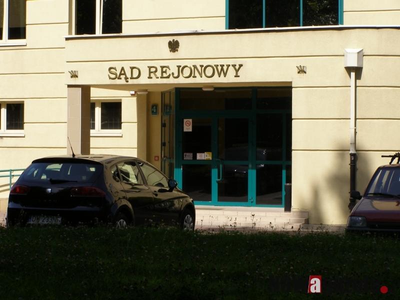 Brawurowa ucieczka z sądu, policjanci bezradni