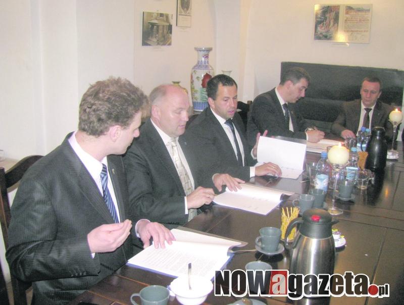 Ścieżki w cieniu awantury o rewitalizację