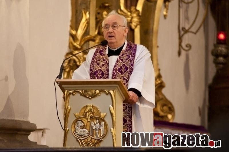 Już rok przeminął długi i pusty ...