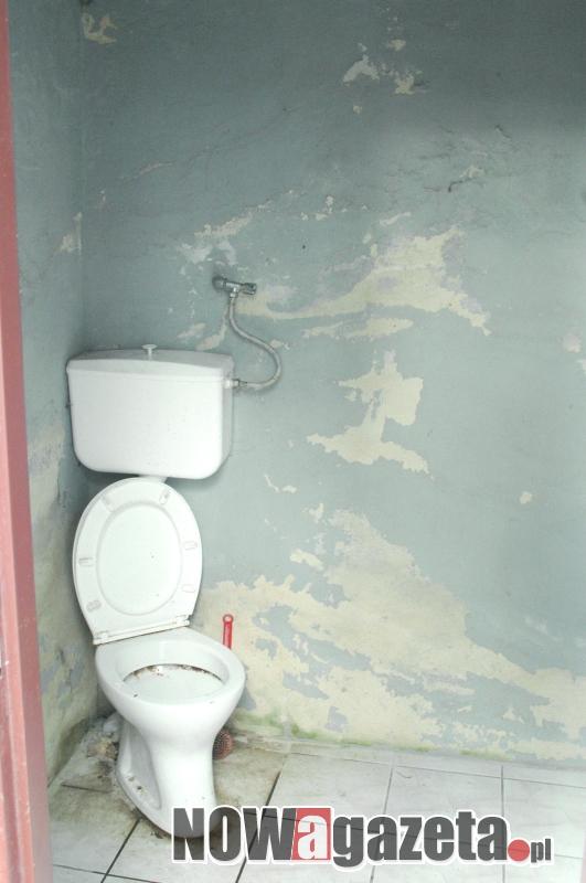Kupa problemów w toaletach