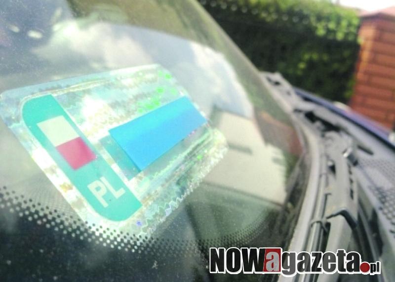 Przyklej nalepkę kontrolną