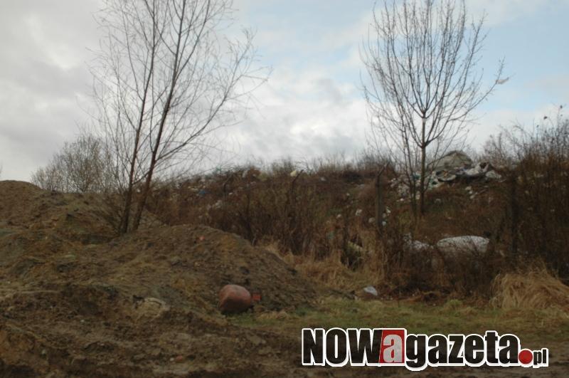 Co wywożą ciężarówki na wysypisko w Dębnicy?