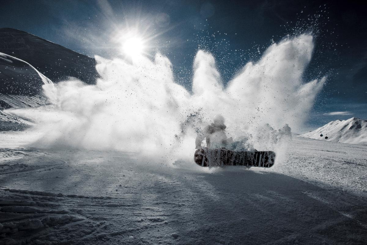 Chcesz kupić spodnie snowboardowe? Wyprzedaż noworoczna jest dla właśnie dla Ciebie!