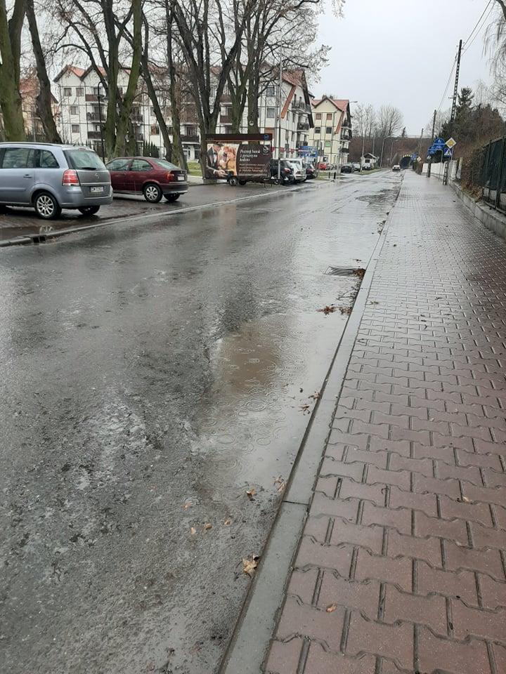 Uwaga - kałuże!